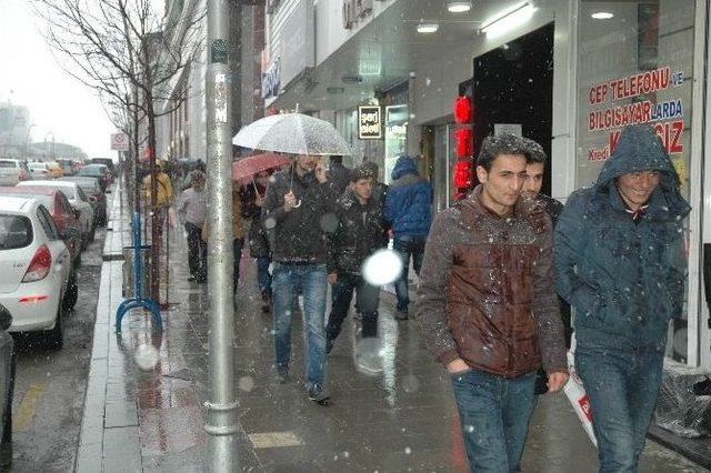 Erzurum’a Nisan Ayında Kar Sürprizi