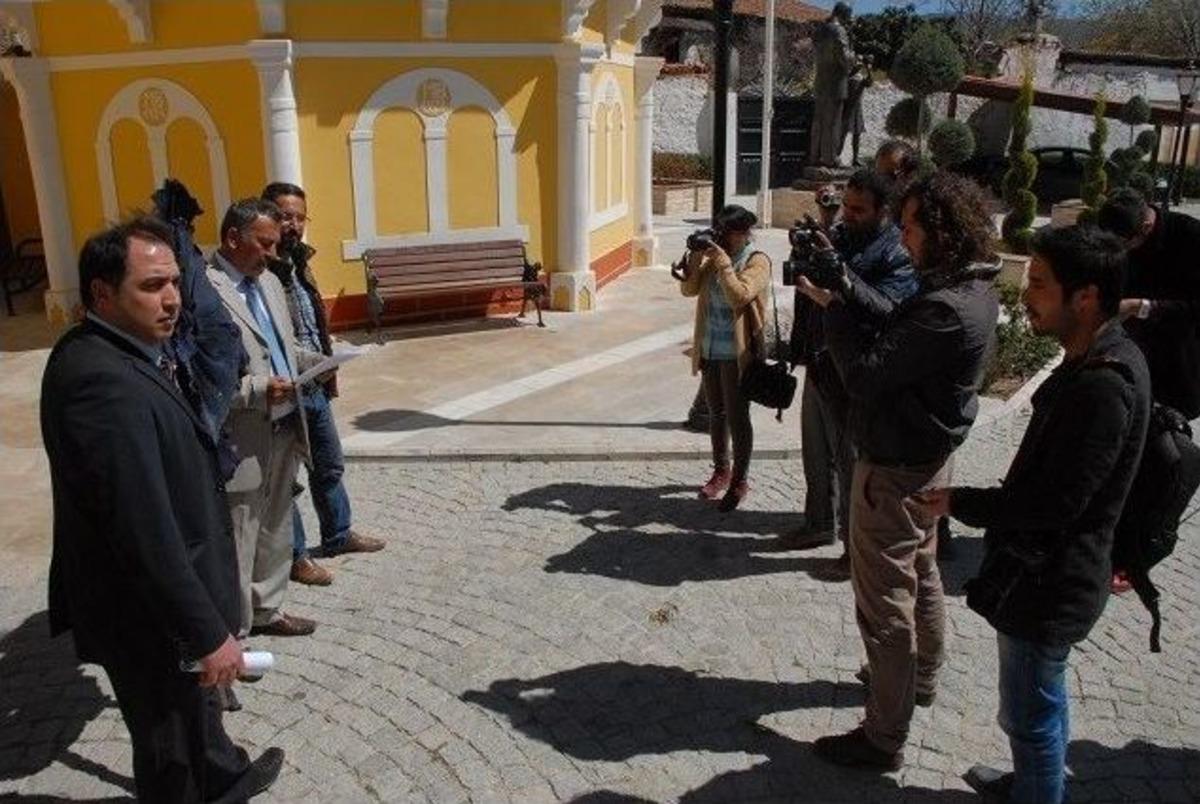 Ak Partili Milletvekili Aday Adayından Chp&rsquo;li Belediyeye Siyah &Ccedil;elenk