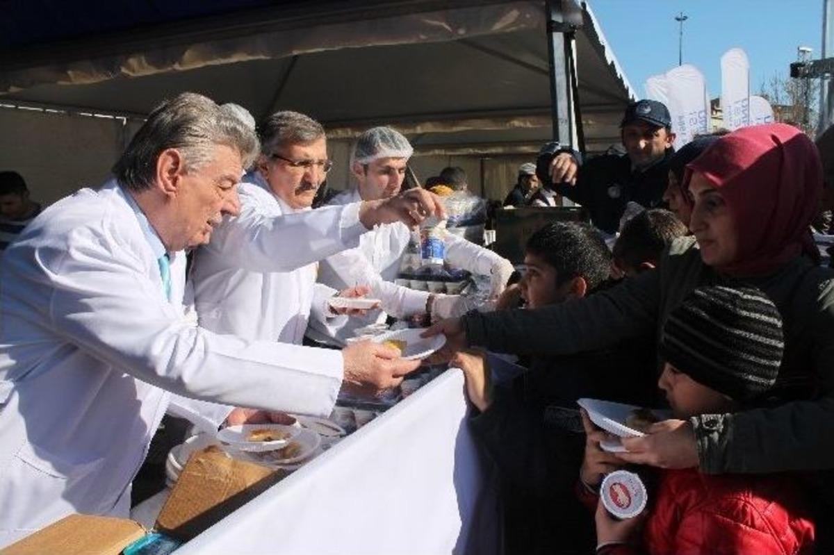 Rumeli B&ouml;reği Şenliğinde 10 Bin Kişiye Rumeli B&ouml;reği Dağıtıldı