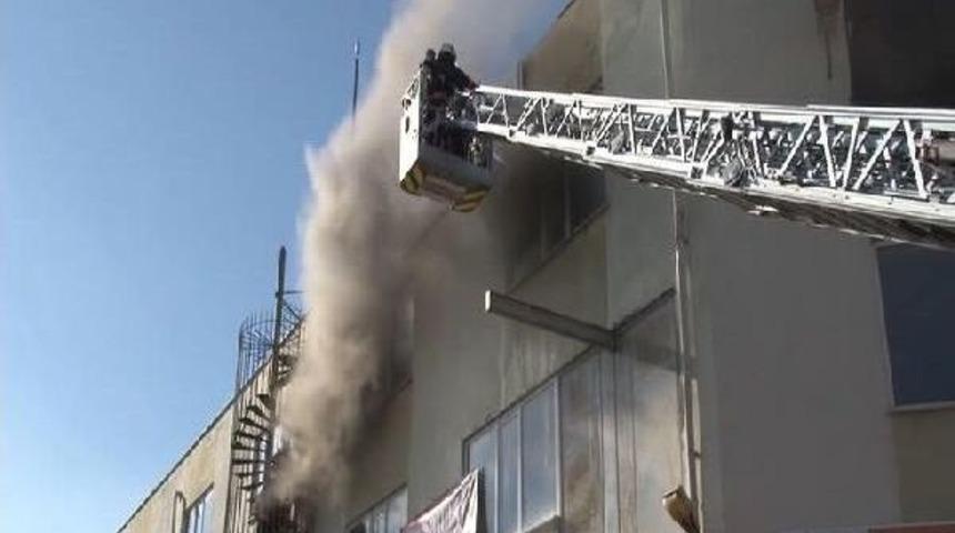 Tuzla'da Polyester Fabrikasında Korkutan Yangın