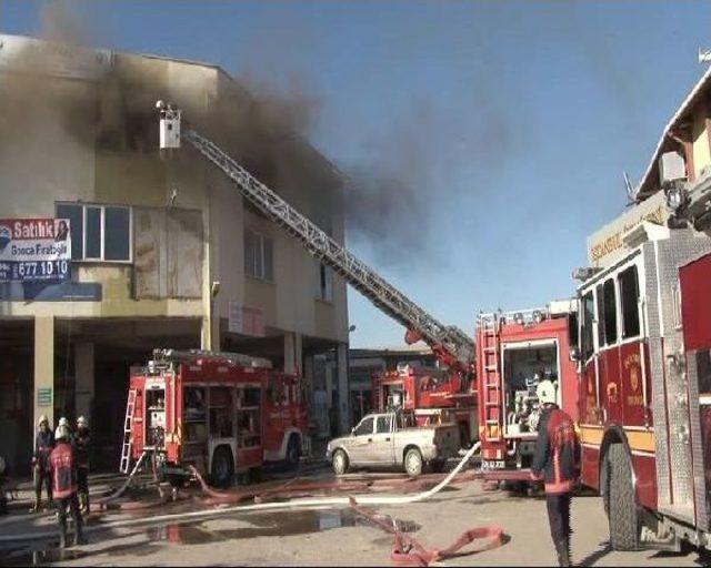 Tuzla'da Polyester Fabrikasında Korkutan Yangın