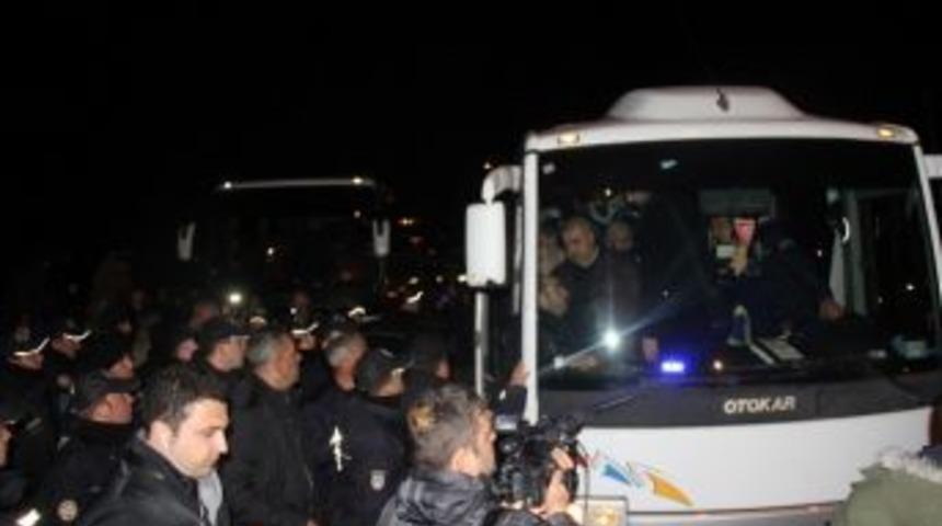 Fenerbah&ccedil;e Otob&uuml;s&uuml;ne Silahlı Saldırı
