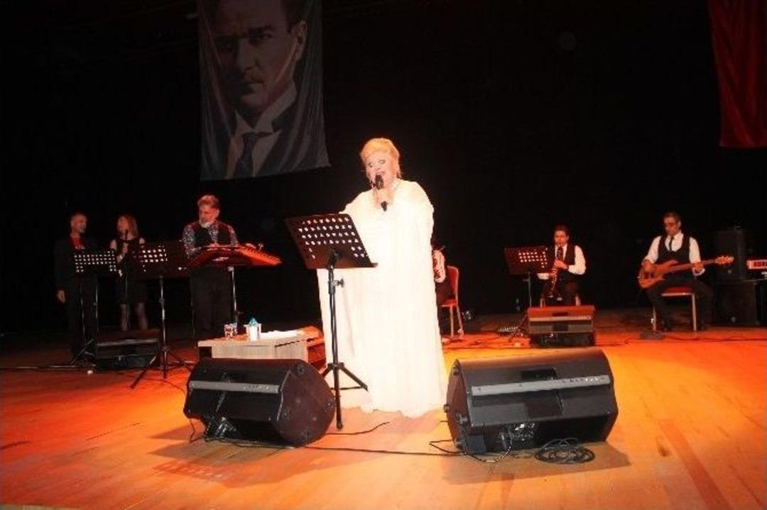 Beylikd&uuml;z&uuml;&rsquo;nde Neşe Karab&ouml;cek&rsquo;le Noslaji R&uuml;zgarı