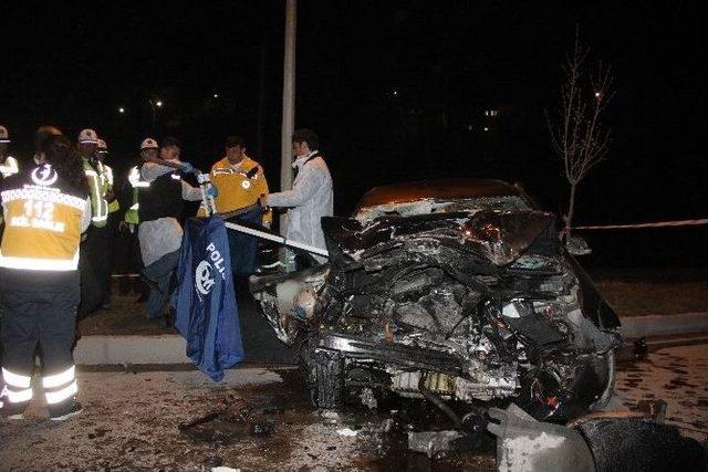 Bartın’da Otomobil, Tır’a Arkadan Çarptı: 1 Ölü, 1 Yaralı