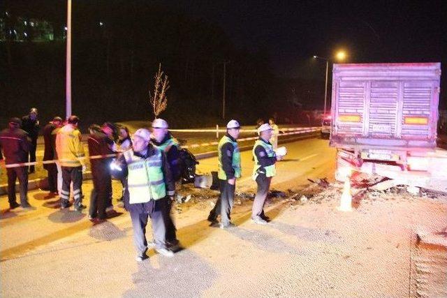 Bartın’da Otomobil, Tır’a Arkadan Çarptı: 1 Ölü, 1 Yaralı