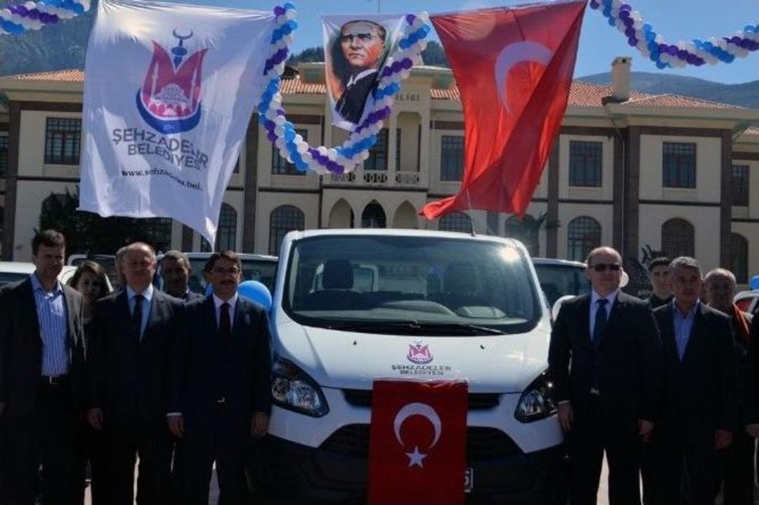 Şehzadeler Belediyesi Ara&ccedil; Filosunu G&uuml;&ccedil;lendirdi