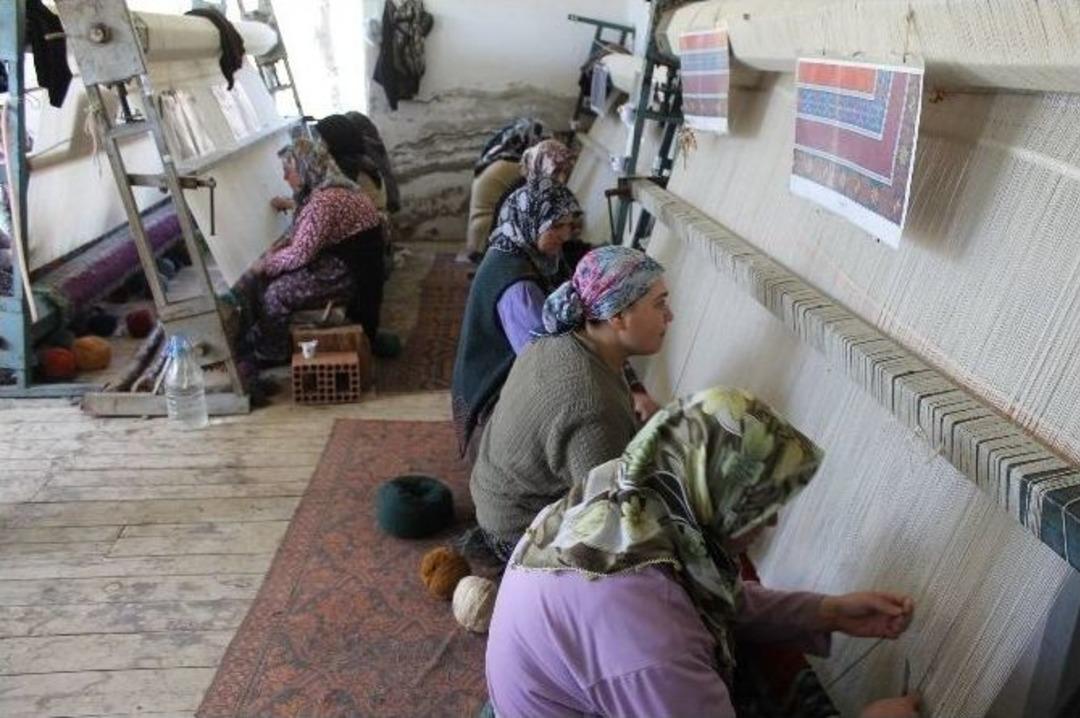 Kaymakam Bilgin Ve Başkan Akyol&rsquo;dan Halı Kursları&rsquo;na Ziyaret