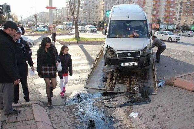 Kayseri’de Trafik Kazası: 2 Yaralı