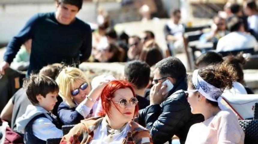 G&uuml;neşi G&ouml;ren Sahile Koştu