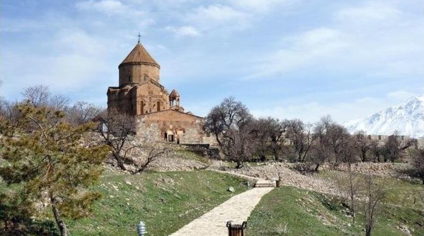 (&ouml;zel Haber) Akdamar Kilisesinde Tehlike &Ccedil;anları &Ccedil;alıyor