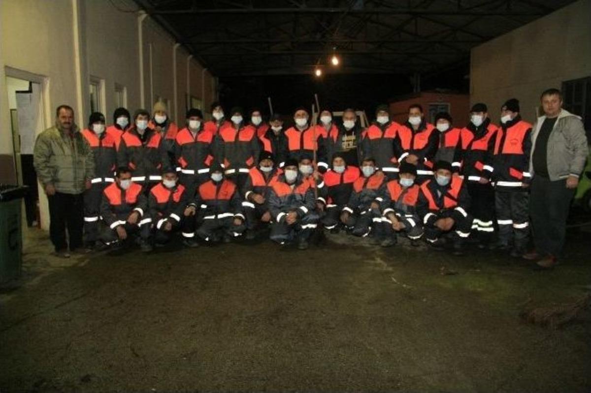 G&ouml;r&uuml;nmez Kahramanlar Sabaha Kadar Temiz Bir &Ccedil;evre İ&ccedil;in &Ccedil;alışıyor