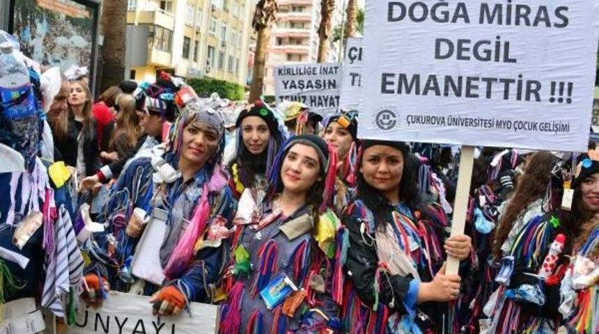 Portakal &Ccedil;i&ccedil;eği Karnavalı'nda 90 Bin Kişi Y&uuml;r&uuml;d&uuml;, 80 Bin Kişi Izledi