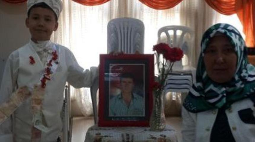 Faciada &Ouml;len Madencinin Oğluna S&uuml;nnet D&uuml;ğ&uuml;n&uuml;