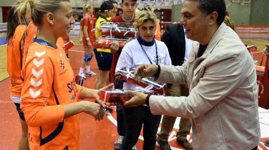 Paşa&rsquo;nın Tarih Yazan Melekleri &Uuml;zg&uuml;n