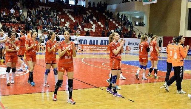 Paşa&rsquo;nın Tarih Yazan Melekleri &Uuml;zg&uuml;n 2