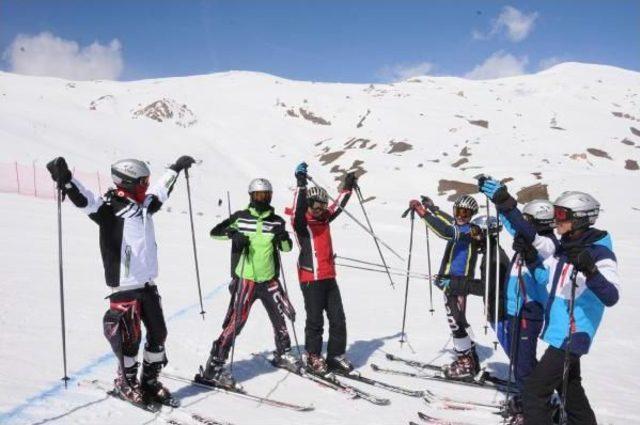 2 Bin 700 Rakımda Kayak Yarışması 2