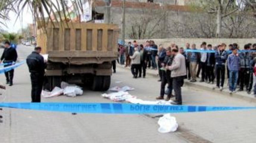 Moloz Y&uuml;kl&uuml; Kamyon Altı Yaşındaki Suriyeli &Ccedil;ocuğu Ezdi