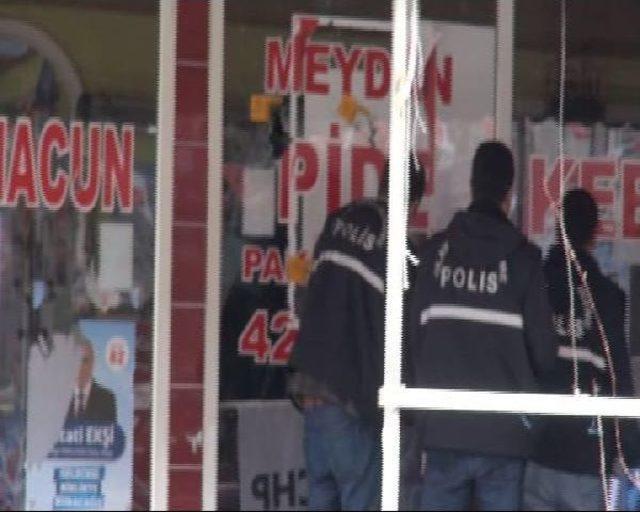 Chp'nin Seçim Irtibat Bürosu Olarak Kullanılan Dükkanın Camlarında Ateşli Silah Izleri