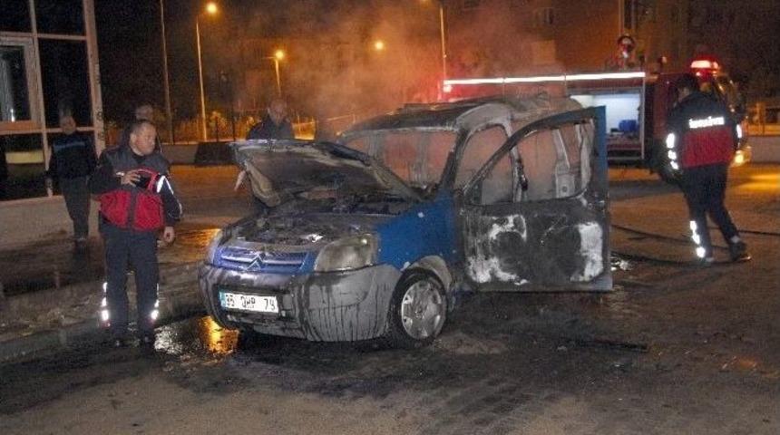 Nazilli&rsquo;de Park Halindeki Otomobil K&uuml;le D&ouml;nd&uuml;