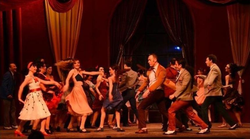 &rsquo;batı Yakası Hikayesi&rsquo; G&ouml;n&uuml;lleri Fethetti