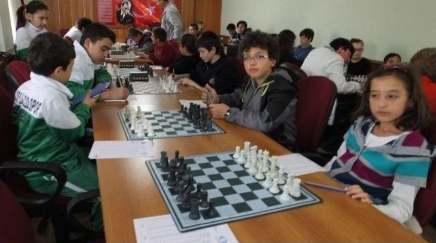 Burhaniye&rsquo;de Satran&ccedil; İl Y&ouml;re Yarışmaları Yapıldı