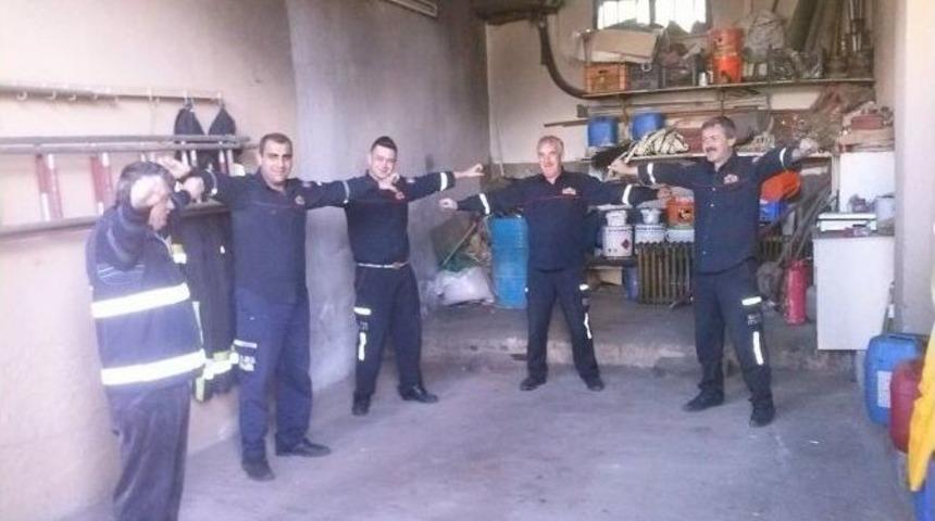 Akyazı İtfaiye Personeli Spor Yaparak G&uuml;ne Başlıyor