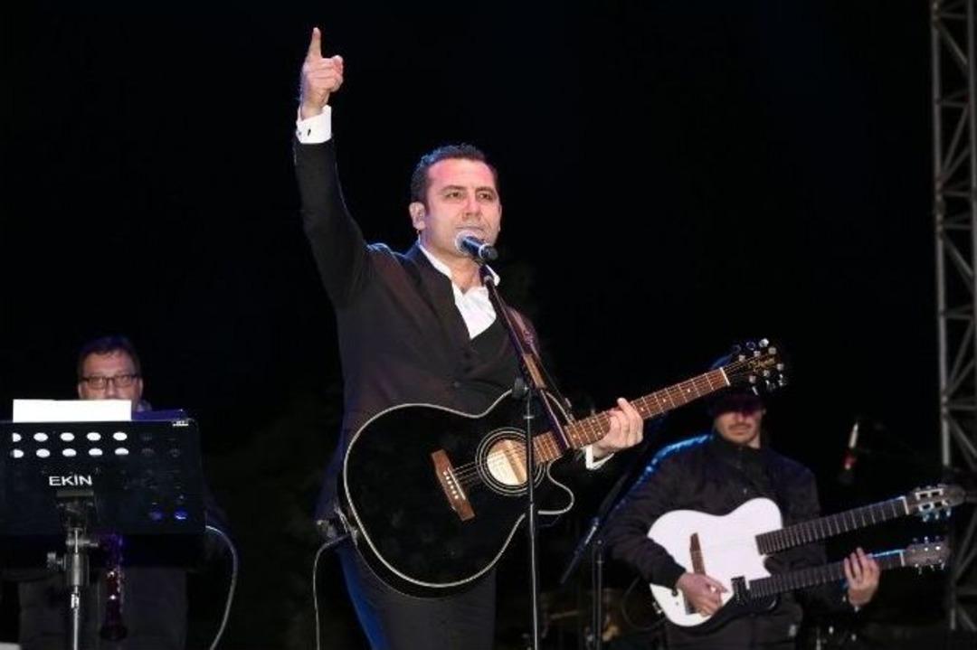 Manisa&rsquo;da Ferhat G&ouml;&ccedil;er Coşkusu