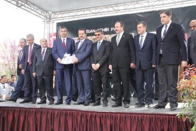 Bakan &Ccedil;elik: T&uuml;rkiye&rsquo;Yi Namerde Teslim Etmedik (2) 2