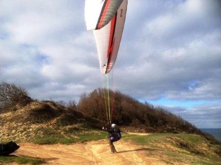 Türbülansa Giren Paraşütçü 600 Metreden Yere Çakıldı G2