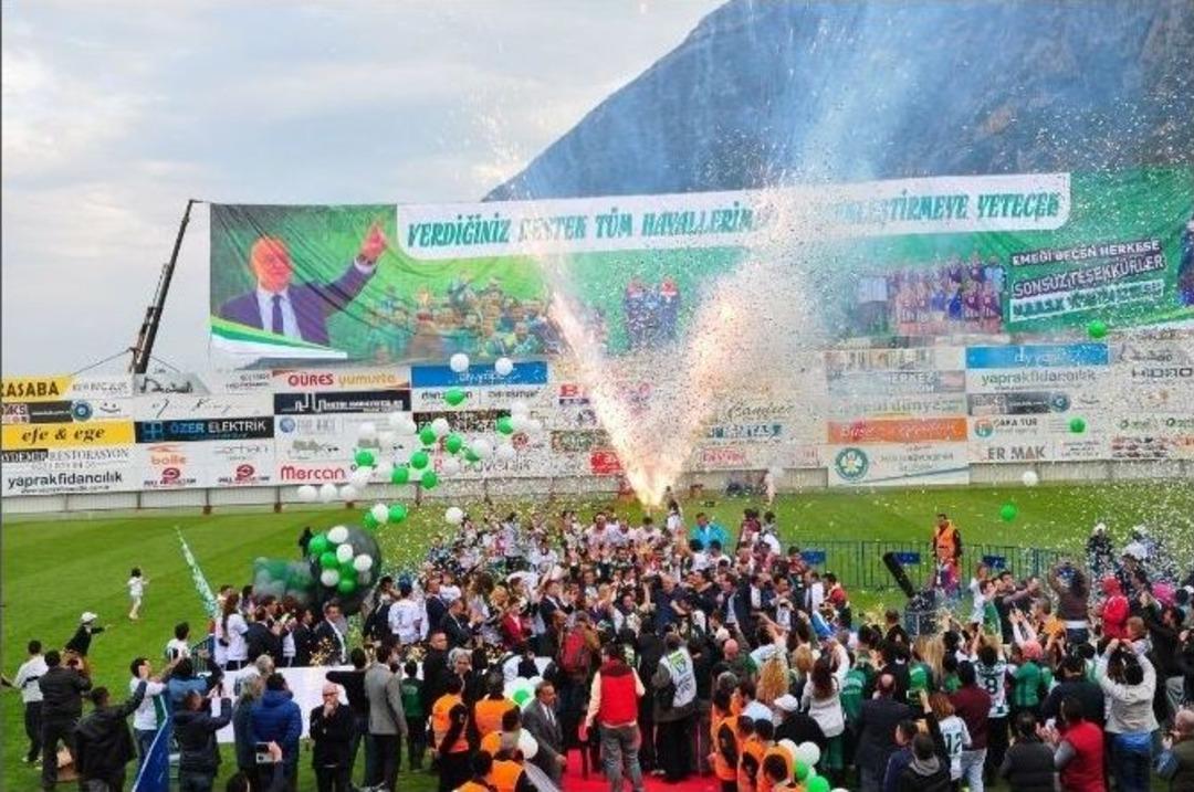 Manisa B&uuml;y&uuml;kşehir Belediyespor Şampiyonluğunu İlan Etti