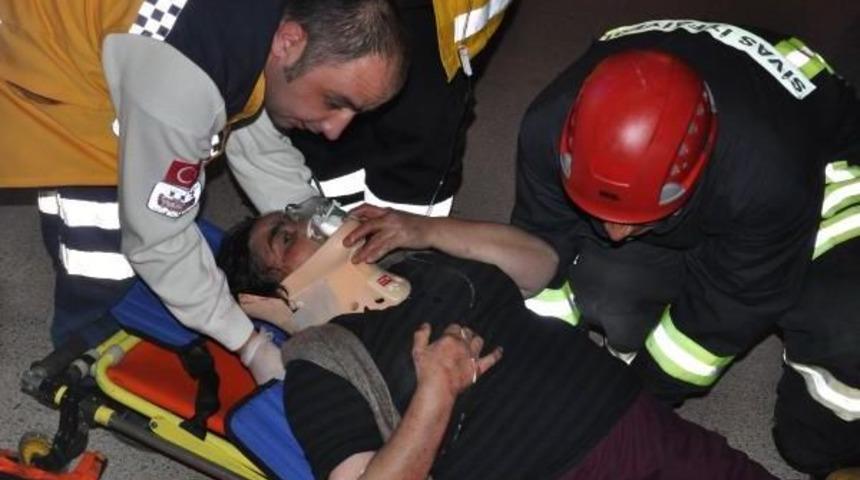 4 Otomobilin Ardından Duvara Çarparak Durdu: 5 Yaralı