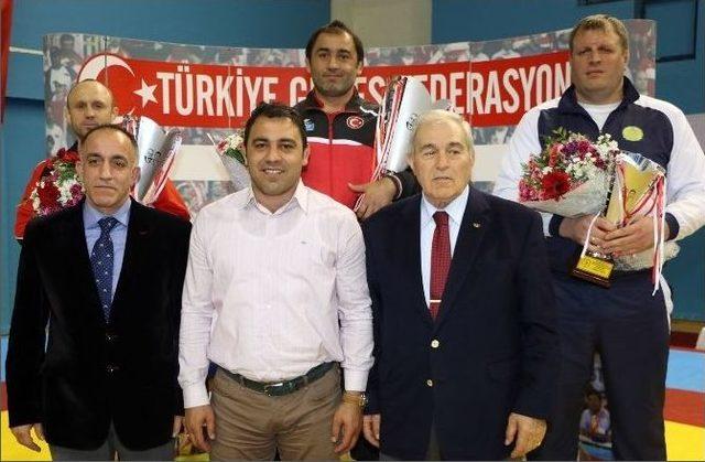 A Milli Güreş Takımı Yine Zirvede