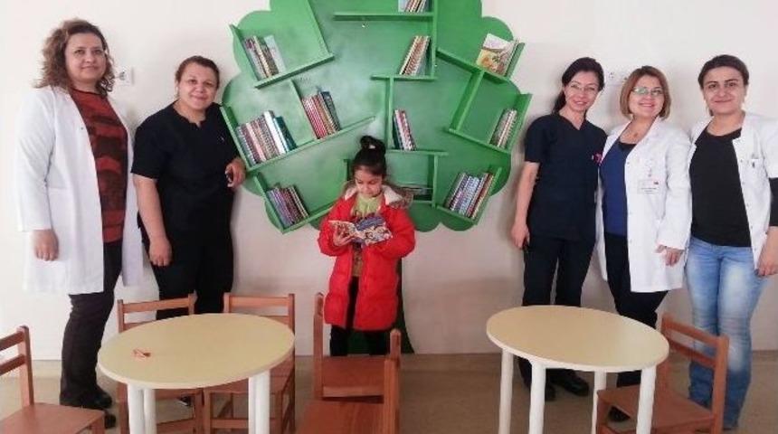 D&ouml;rt&ccedil;elik &Ccedil;ocuk Hastanesine K&uuml;t&uuml;phane
