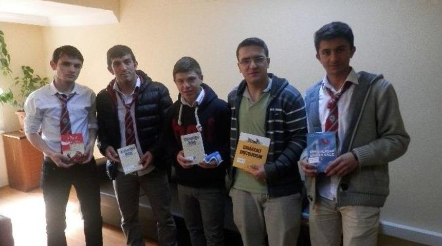 Okullara Okuma Kitabı Dağıtıldı