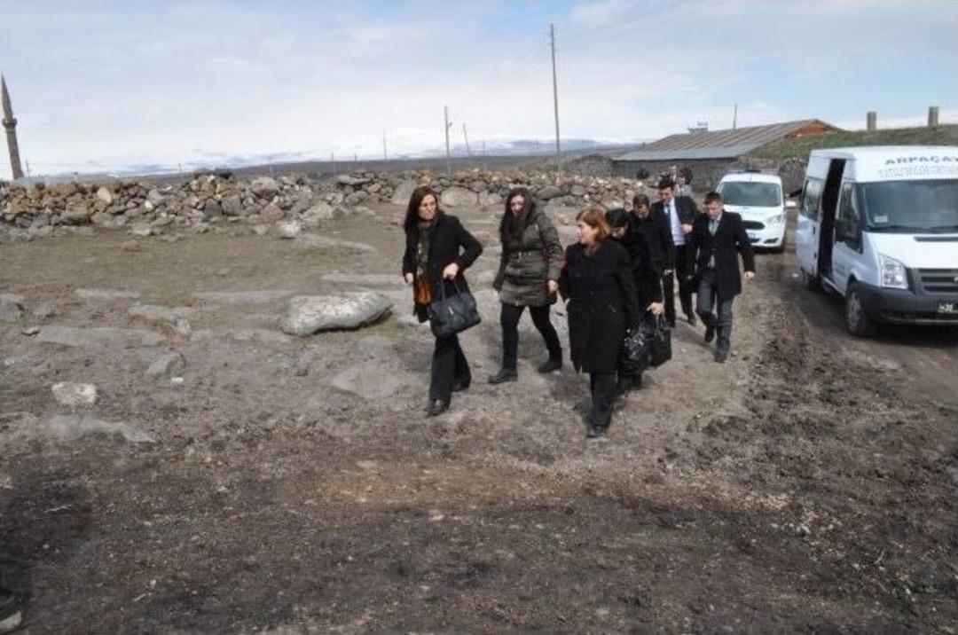 Arpa&ccedil;ay Daire Amirleri Ak&ccedil;akale K&ouml;y&uuml;nde