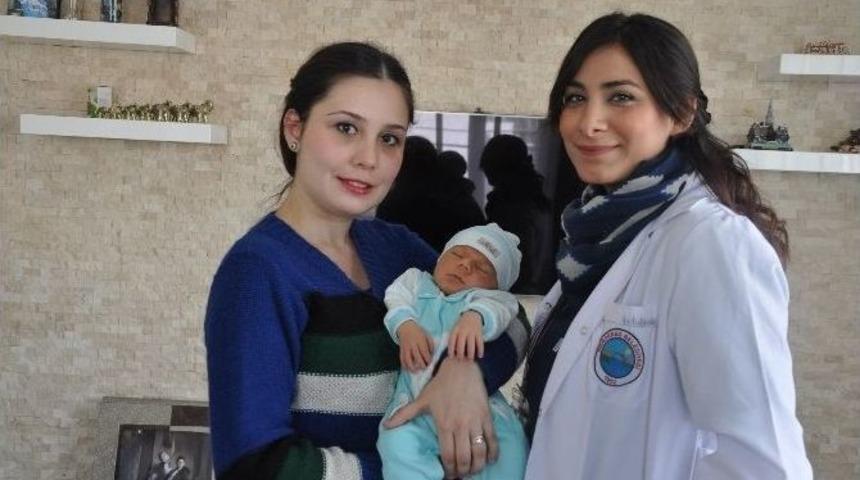 Menderes&rsquo;te Anne Ve Bebeklere Belediye Desteği