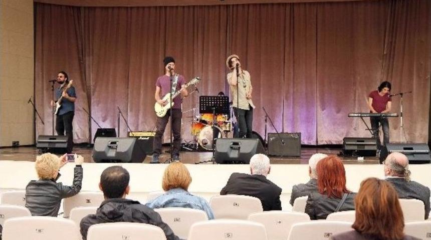 Bu Konser Can Dostlar İ&ccedil;in