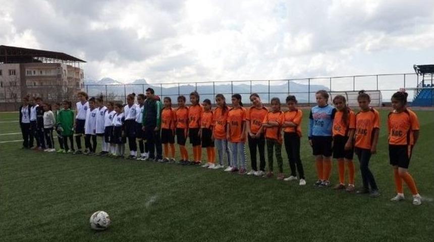Ko&ccedil; Ortaokulu Kız Futbol Takımı İl Birincisi Oldu