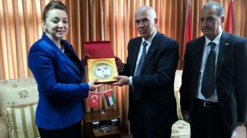 Nezaket Emine Atasoy, Filistin Temaslarına Filistin Devletinin B&uuml;y&uuml;kşehir Valilerini Ziyaret Ederek Devam Etti