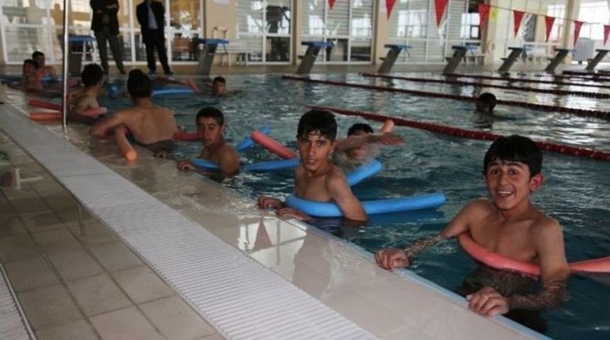 &Ccedil;ocuklar G&ouml;n&uuml;llerince Y&uuml;zd&uuml;ler