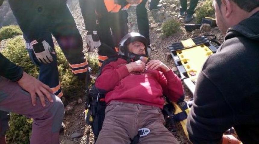 Yama&ccedil; Paraş&uuml;t&uuml; Yaparken Kayalıklara &Ccedil;akıldı