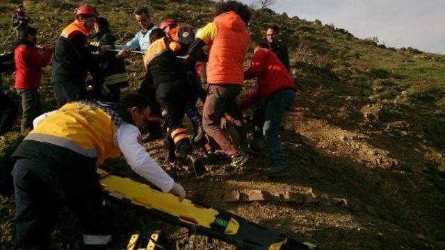 Yamaç Paraşütü Yaparken Kayalıklara Çakıldı 1