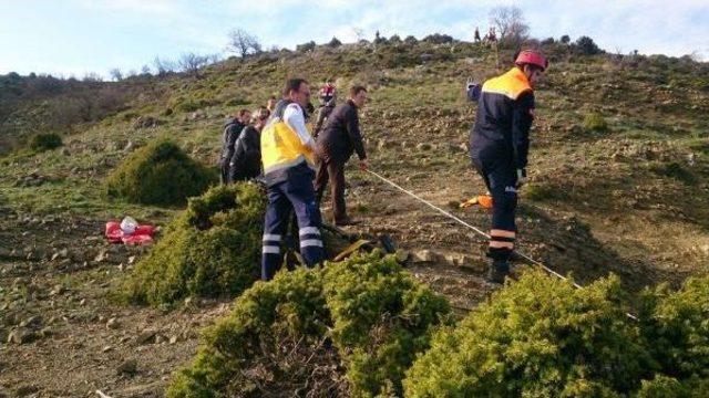 Yamaç Paraşütü Yaparken Kayalıklara Çakıldı 2