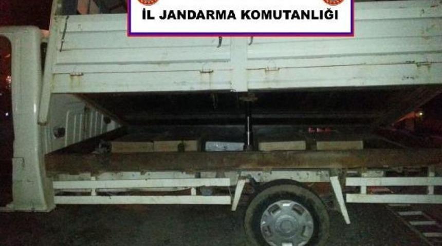 Hakkari'de 22 Bin 210 Paket Ka&ccedil;ak Sigara Ele Ge&ccedil;irildi
