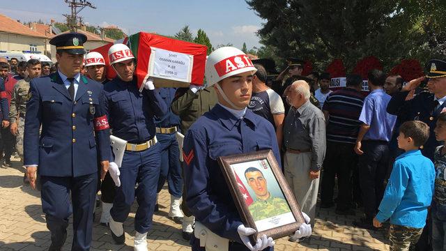 Şehit Piyade Er Osman Karağlı, gözyaşlarıyla uğurlandı