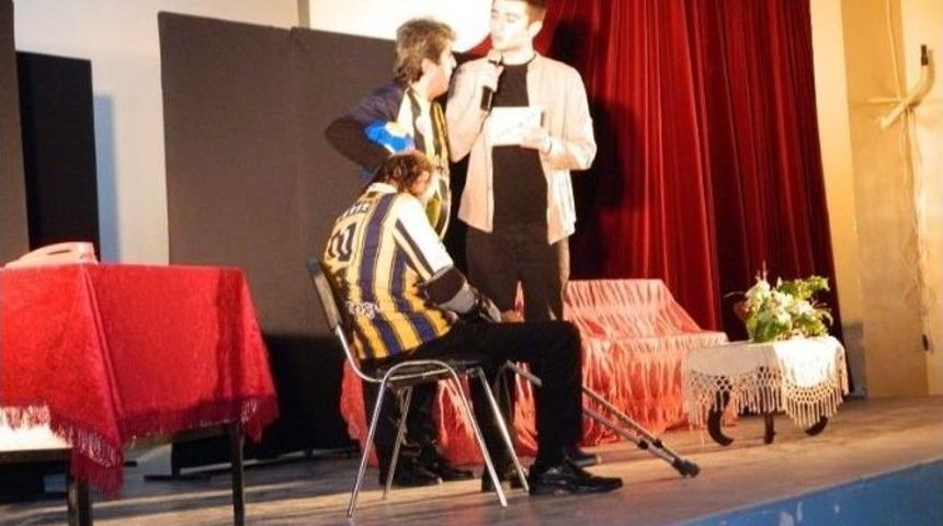 Kozluk&rsquo;ta Tiyatro Etkinliği D&uuml;zenlendi