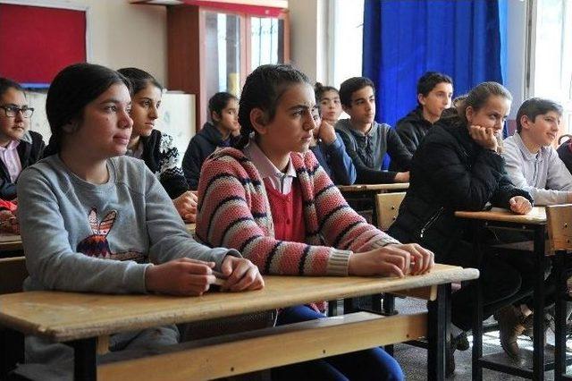 &Ouml;ğrenciler Yazar B&uuml;y&uuml;kmeri&ccedil; İle Buluştu 2