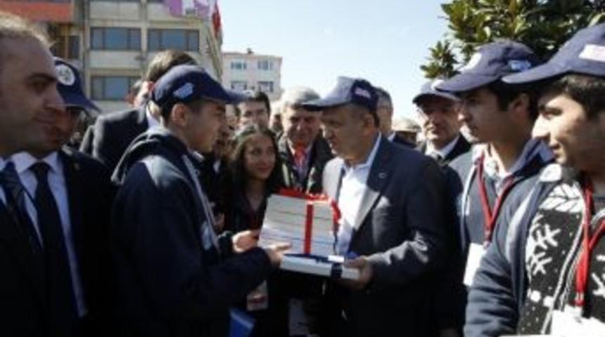 Bakan Işık, 41 Genci Kutladı