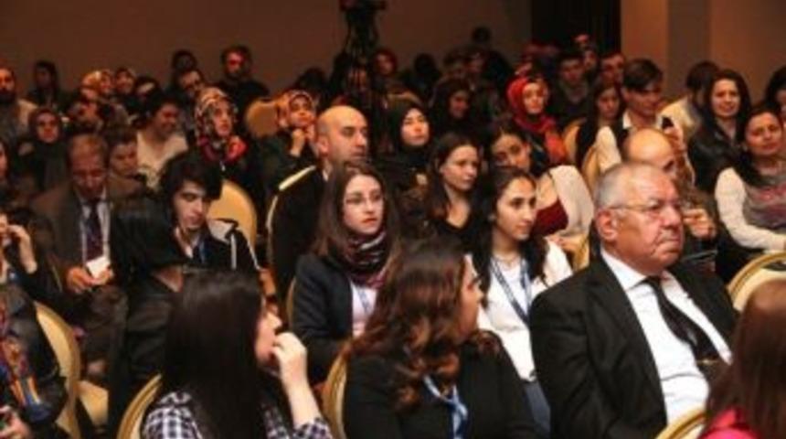 Sempozyum Tarih Akademisine D&ouml;n&uuml;şt&uuml;