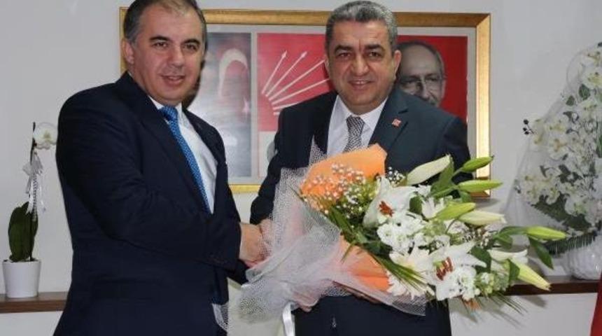 Se&ccedil;im &Ouml;ncesi &Ccedil;i&ccedil;ekli &Ccedil;ikolatalı Mesaj